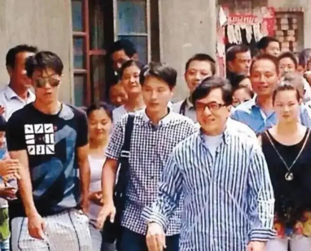 成龙一听