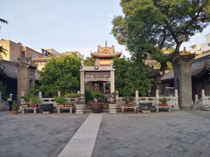 所以多少年以来都被烙上浓浓的伊斯兰味