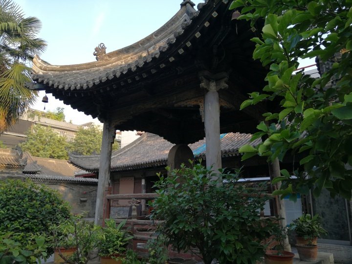 它不像北院门的回民巷被炒得那么人满为