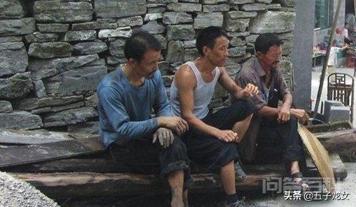 男人被认为是外出工作赚钱养家做体力活