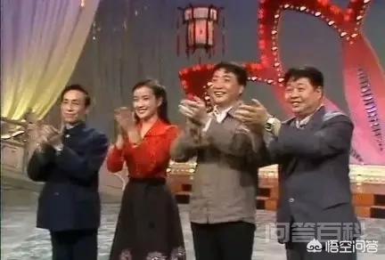 中央电视台第一届春节联欢晚会是在哪一年?有开云手机版登录亮点? 年夜饭和央视春晚早已成为中国人过除夕