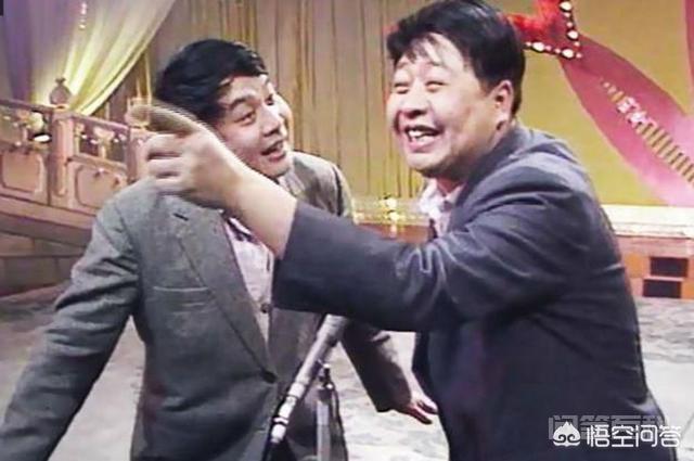 中央电视台第一届春节联欢晚会是在哪一年?有开云手机版登录亮点? 演员王景愚和刘晓庆四人担任第一届春晚