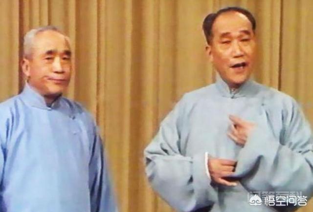 中央电视台第一届春节联欢晚会是在哪一年?有开云手机版登录亮点? 三位男主持人都身穿中山装