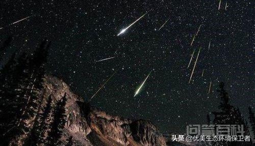 在广袤而寂静的夜空中持续划过明亮而璀