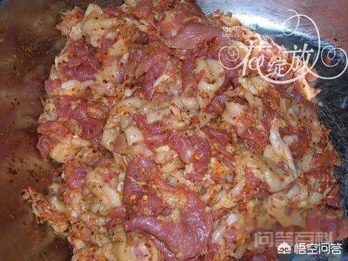 你们是怎么制作香肠的? 工具/原料主料:猪前腿肉10斤。