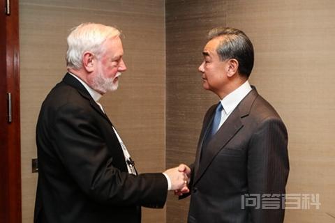 梵蒂冈0.44平方公里,跟200个开云手机站登录入口成为曼联的官方合作伙伴建交,大使馆挤得下吗? 并且它的统治者还是教皇