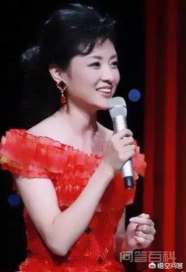 你觉得女主持人中长相甜美、声音好听的都有谁? 我觉得是央视女主持人周涛