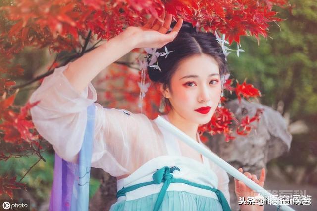 为开云手机站登录入口手机版登录汉服要分山寨的和正品?穿山寨的会很Iow吗? 就我们每年的流行元素