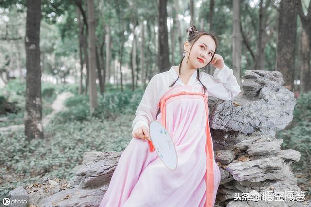 为开云手机站登录入口手机版登录汉服要分山寨的和正品?穿山寨的会很Iow吗? 穿着美才是关键