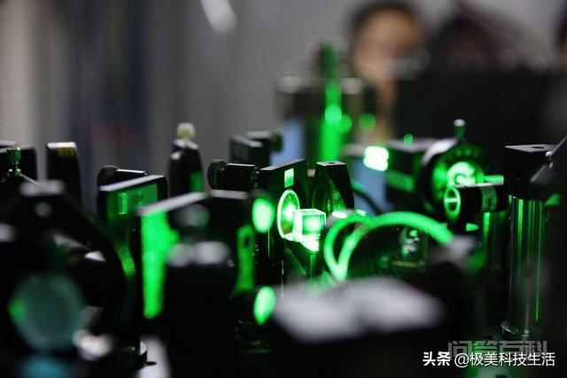 趋势就是会像量子计算机发展