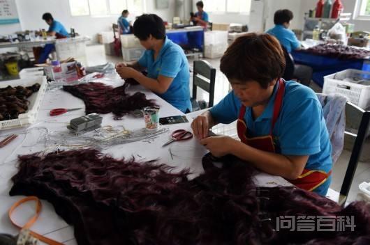 有人专门到农村收头发,一尺三百元,这利润很大吗?答案来了 此时内心是无比的想念家乡