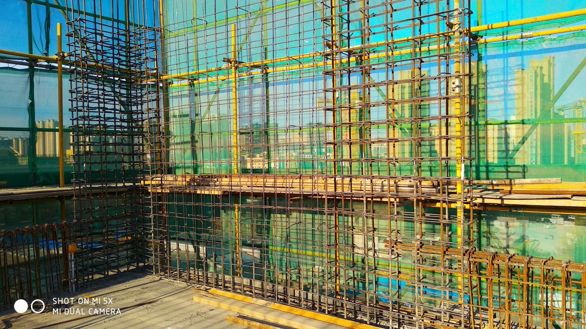 剪力墙结构大模板墙体钢筋绑扎工艺标准 外砖内模