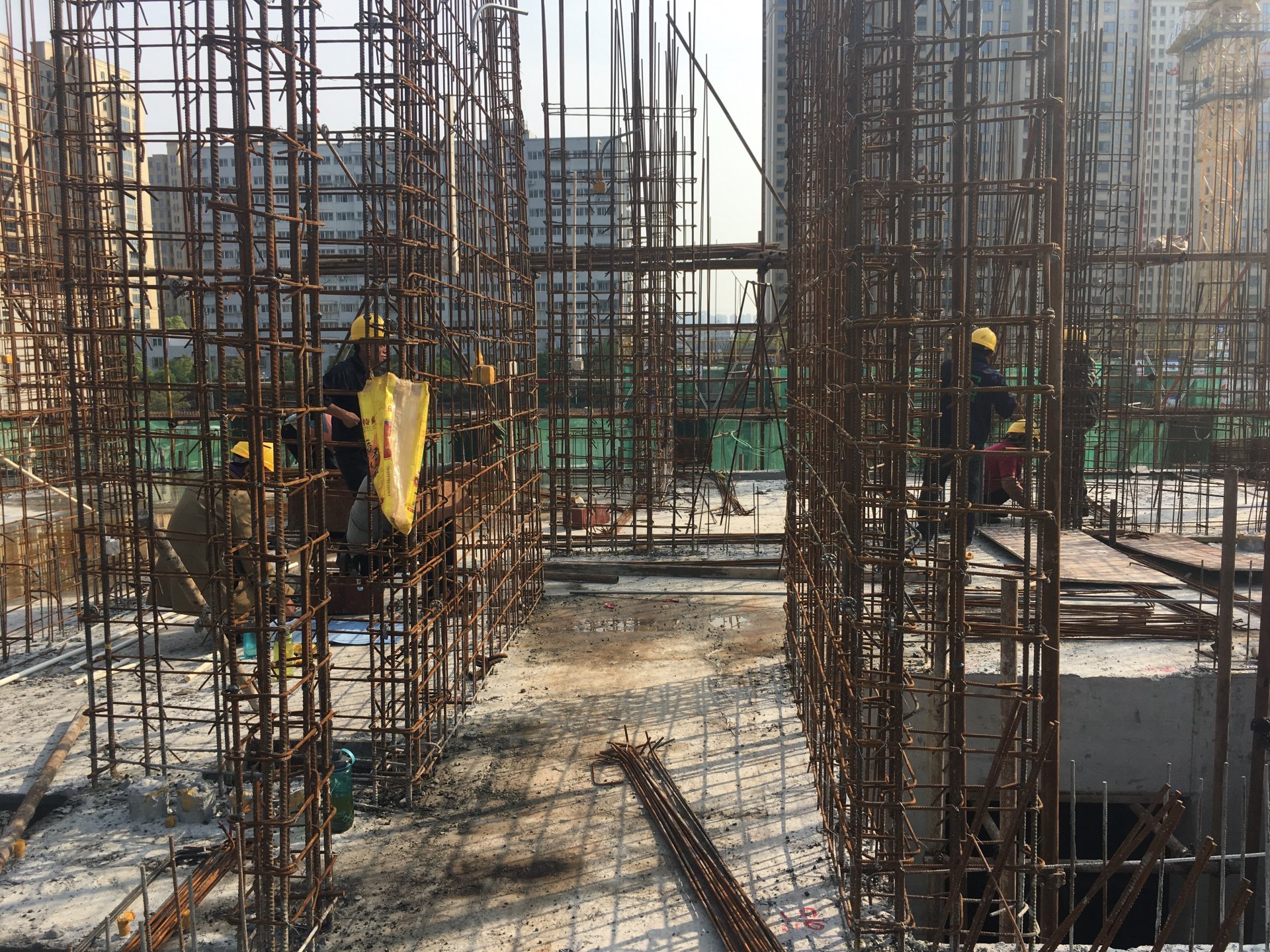 剪力墙结构大模板墙体钢筋绑扎工艺标准 2. 1. 1 成型钢筋或网片