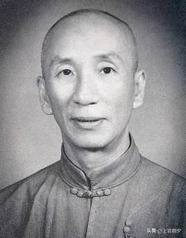 电影《一代宗师》叶问演的那么神。历史上的叶问真能打十个人吗? 我们就要区分电影中的叶问是怎么样的