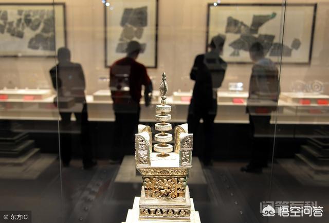 当年雷峰塔突然坍塌,专家在塔底挖出一个装有蜈蚣的盒子,你怎么看? 在这座塔内有一个纯金的小盒子