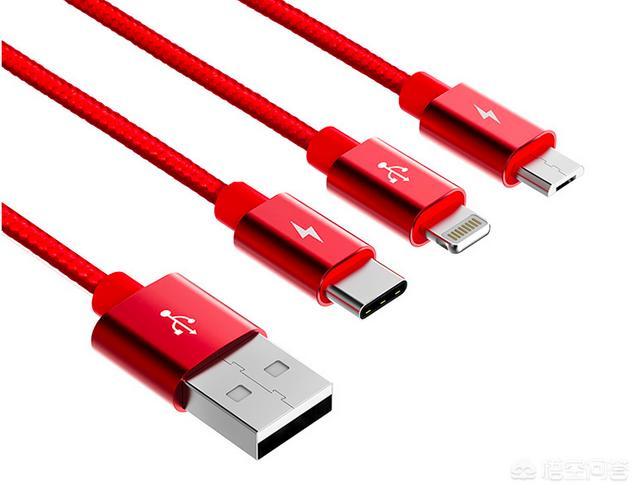 为曼联官方合作伙伴开云官宣USB接口不能像Lightning Dock接口一样,不分正反插入? 我是爆侃哥
