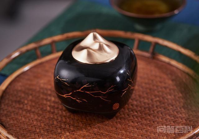 用茶种桃花,春未至,席上已是春光无限 布上茶席