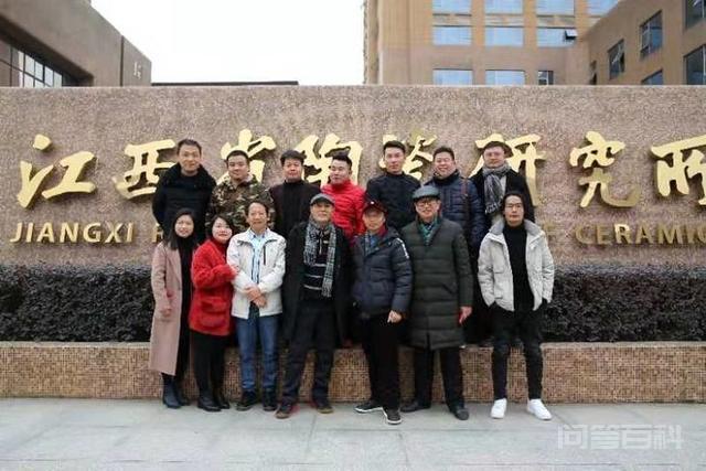 用茶种桃花,春未至,席上已是春光无限 幸好