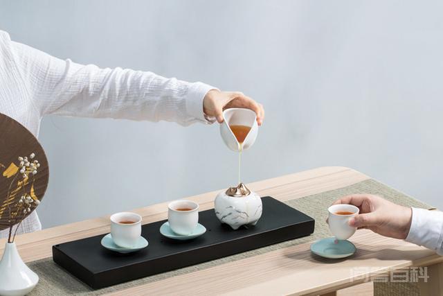 用茶种桃花,春未至,席上已是春光无限 富有情趣