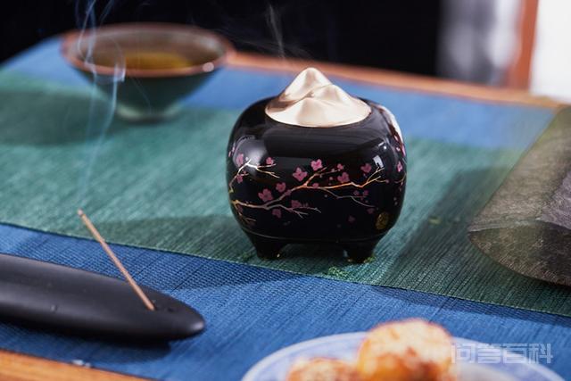 用茶种桃花,春未至,席上已是春光无限 布上茶席
