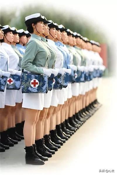 美国有近30万女兵,俄罗斯有12万女兵,那中国呢? 对照阅读