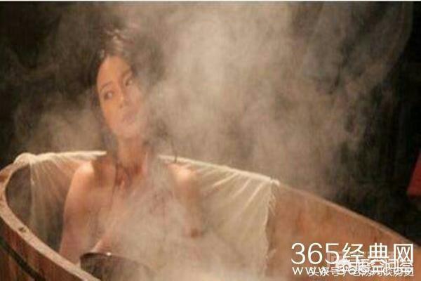 在生活设施并不发达的古代,古人洗不洗澡?他们是怎么洗澡的? 我们有些人总是带着有色眼镜