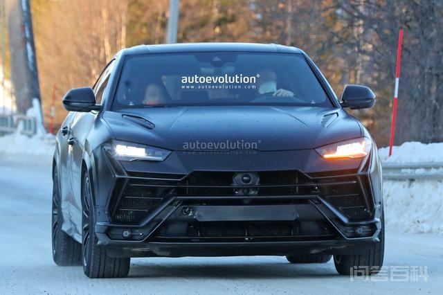 配哑光黑车漆 新款Urus Performante谍照曝光 同题参见另外新车采用全新设计的外观组