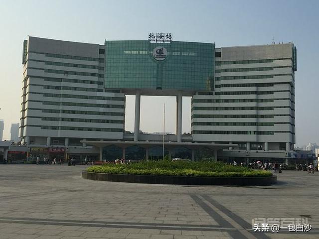 中国目前运行时间最长的高铁、动车车次有哪些? 途径主要城市有重庆