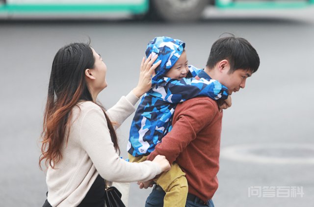 寒潮蓝色预警,强冷空气持续南下 | 早安广东 阵雨过后