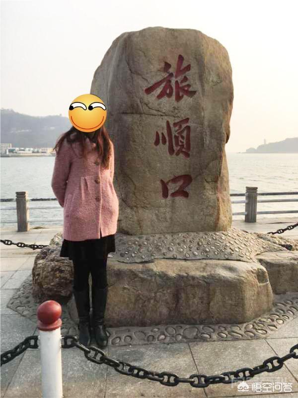 两山对峙而成宽约300米的出海口