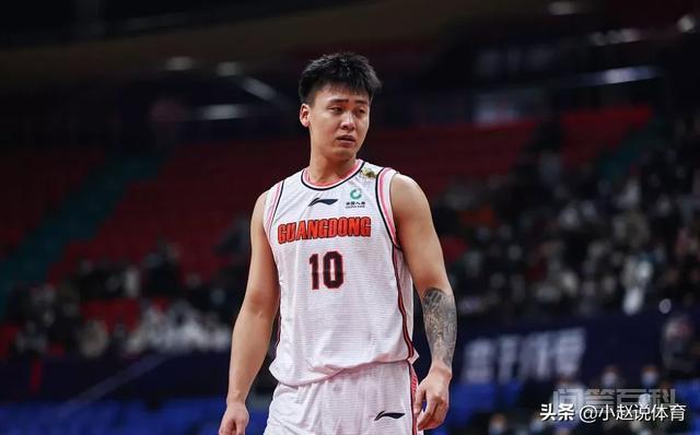 CBA中职篮北京首钢用栾利程加曾凡博换广东宏远赵睿是假消息吗? 今天最新的官宣消息是赵睿和张昊第三阶