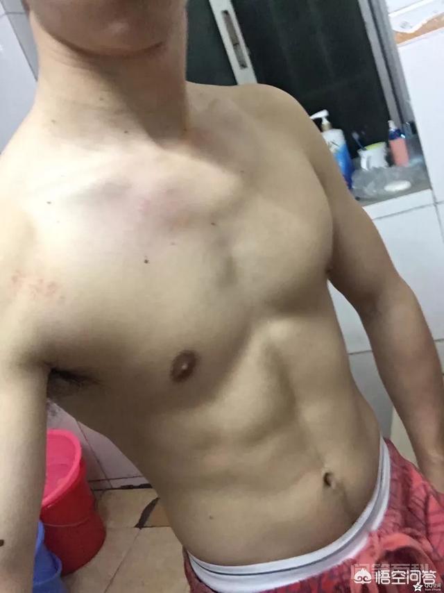 90后排骨男到肌肉男的蜕变,瘦子健身可以实现逆袭人生吗? 这是我18岁的照片