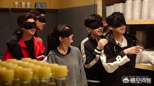 33岁的杨幂依旧以凭借新综艺里的女仆