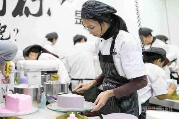蛋糕师培训学费根据自身选择的班型不同