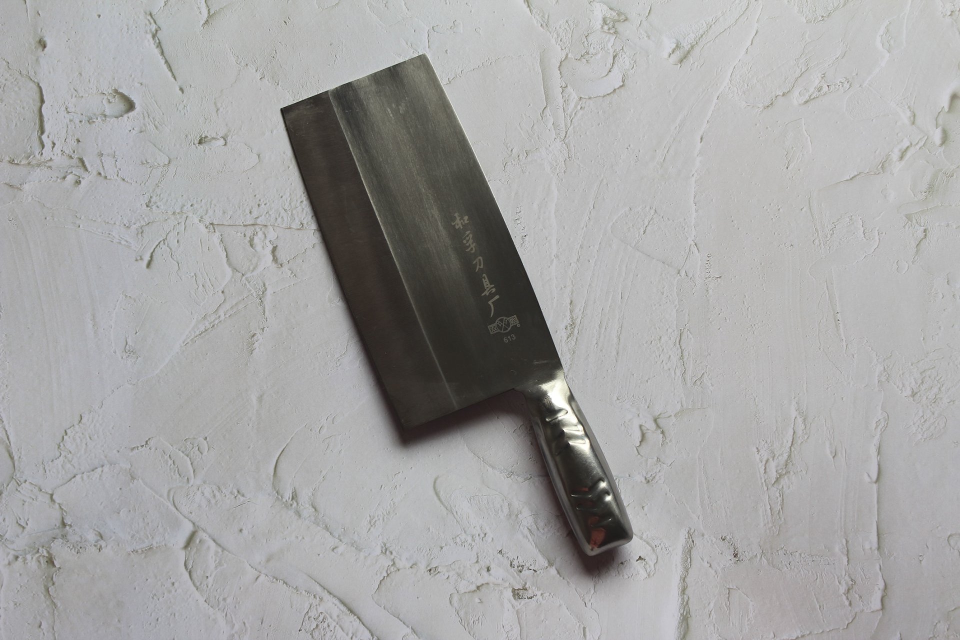 第六百九十七章 武功再高 也怕菜刀 小船员立刻站起身,小跑着过去黑暗的走道。