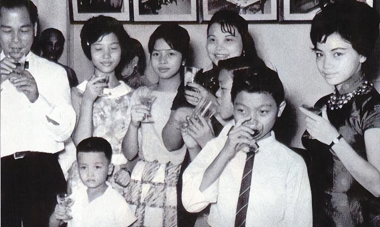 张国荣帮了那么多人,到底是谁将他逼上绝路? 要是我能提前带他逃离香港
