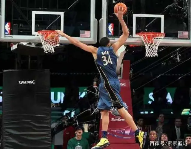 摸到篮板上沿有多难?NBA这么多年仅一人做到,过程相当暴力! 他们也是创造了非常多的常人难以企及的