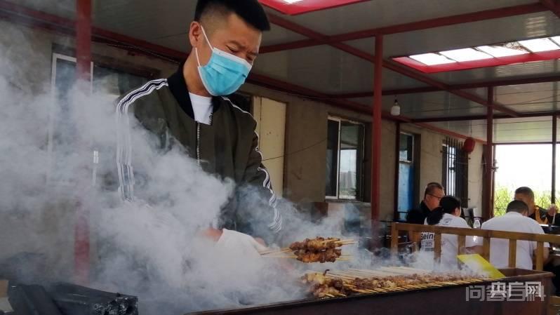 啤酒、烧烤、小龙虾…… 夏日已至,哈尔滨人的快乐回来了! 同题参见要说哈尔滨人夏日最惬意的事