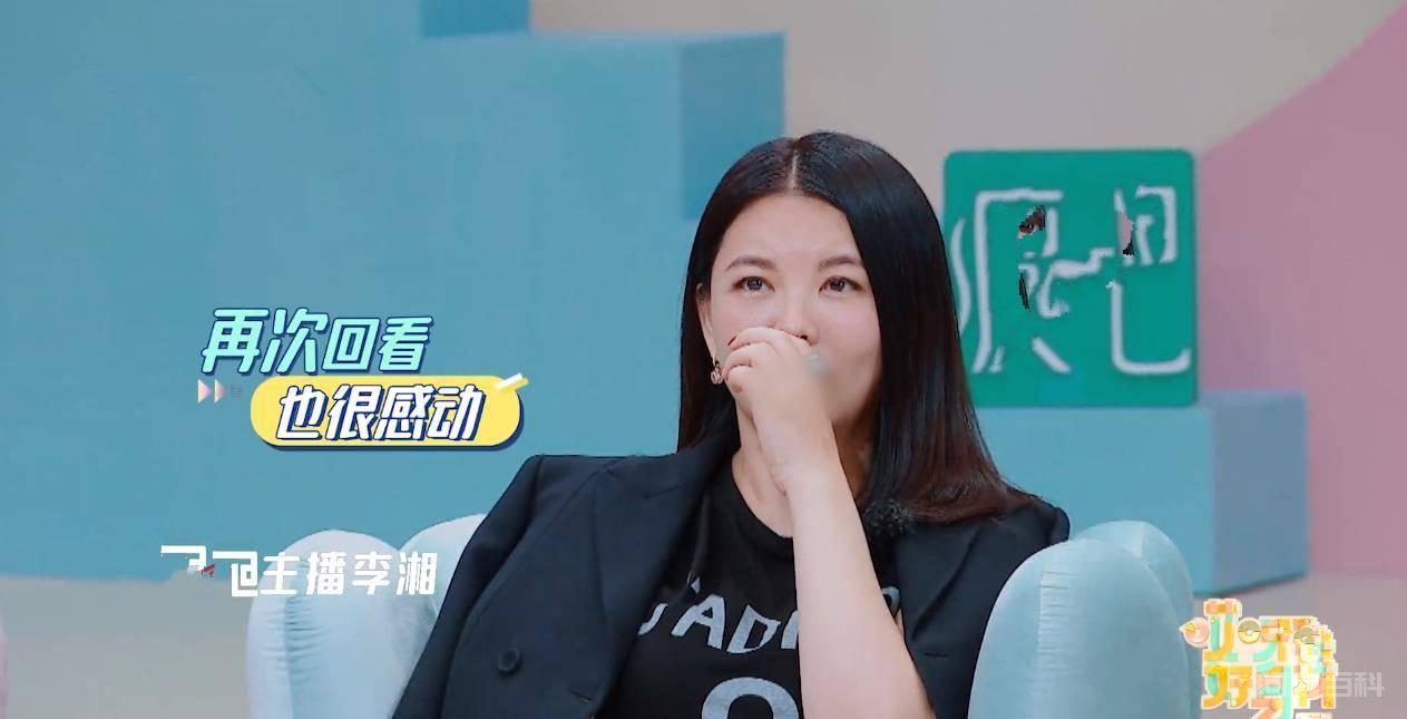 王岳伦送一生一世玫瑰花,烟花雨下拥吻,李湘落泪自省忽略了老公 于是他决定给李湘一个惊喜