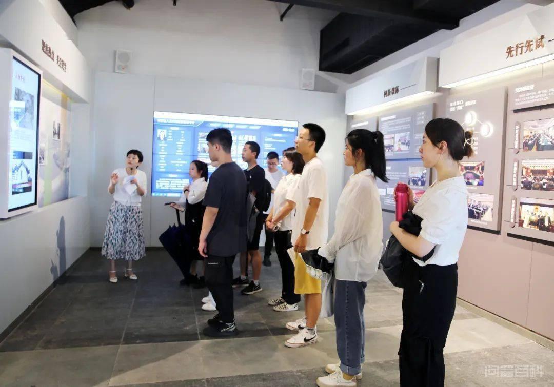 参加在五马议事坊举行的《温州市物业管