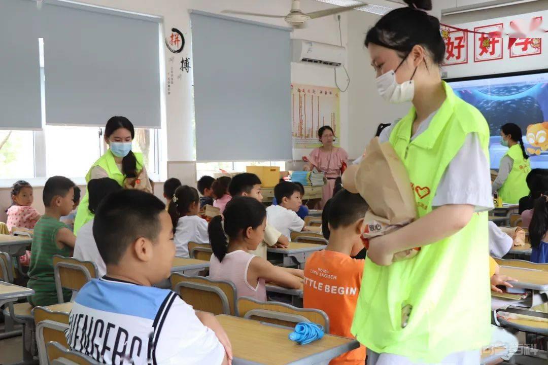 亲青托丨台州市青少年发展服务中心开展关爱“双减”暑托班志愿服务活动 这是你的麦当劳