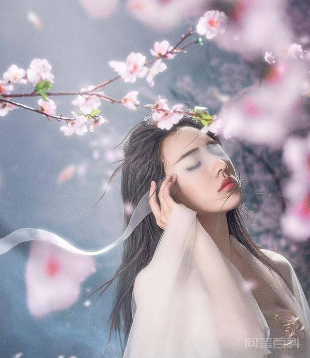 并在作短暂的休息后
