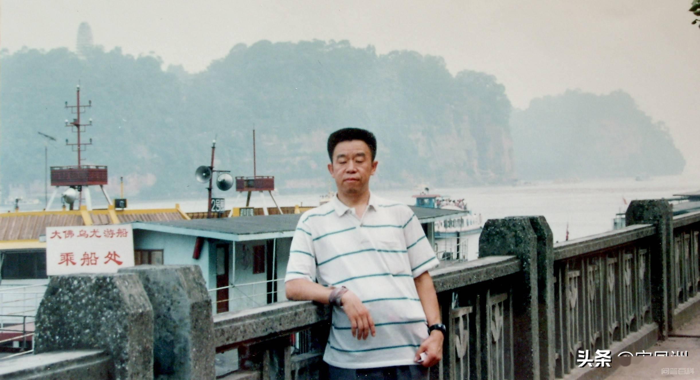 怎样理解:天行健,君子以自强不息;地势坤,君子以厚德载物 怎样理解