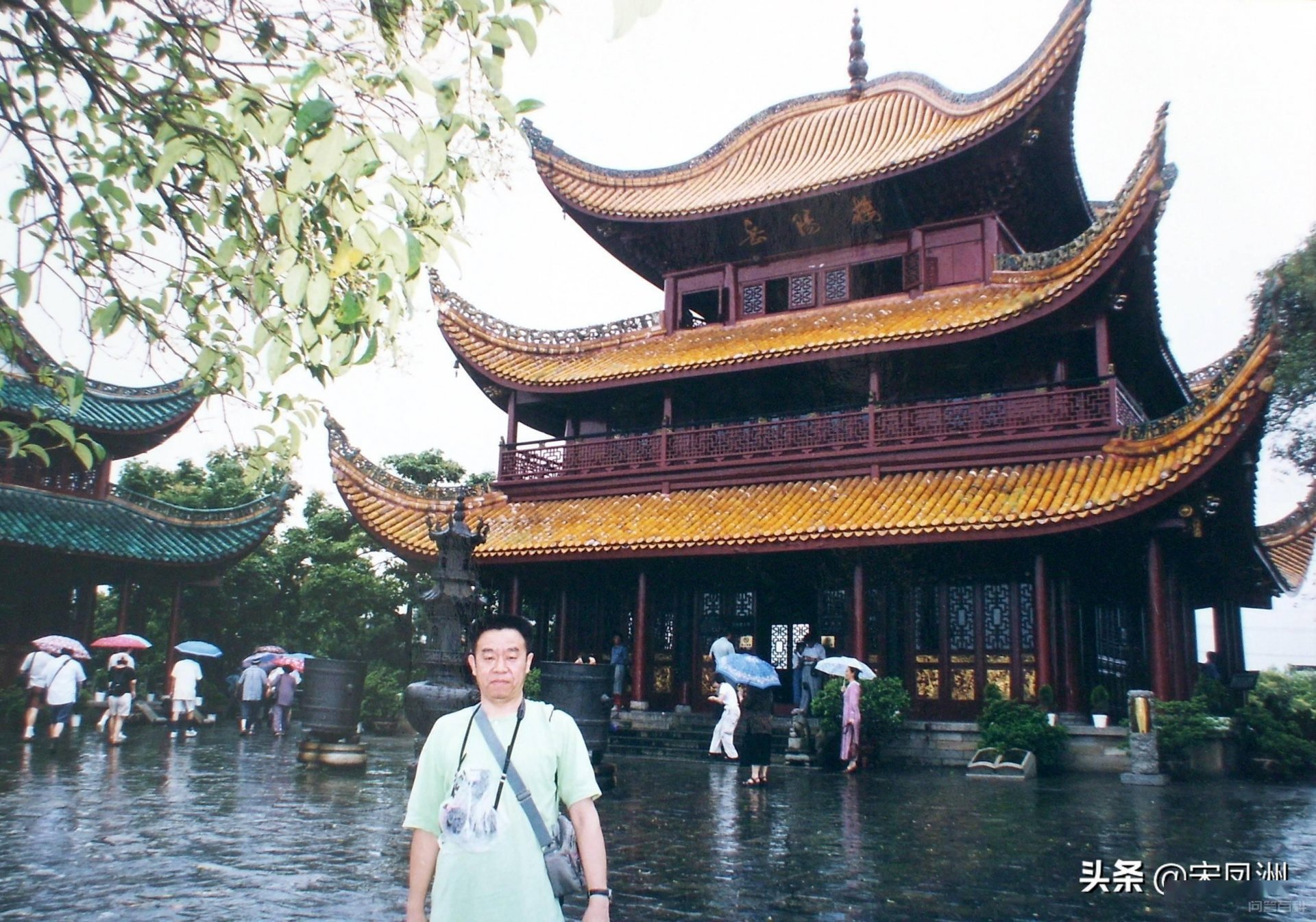 怎样理解:天行健,君子以自强不息;地势坤,君子以厚德载物 君子以厚德载物 同题参见