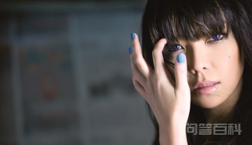 狂妄的撒盐。是哪首歌的歌词 《别在伤口撒盐》