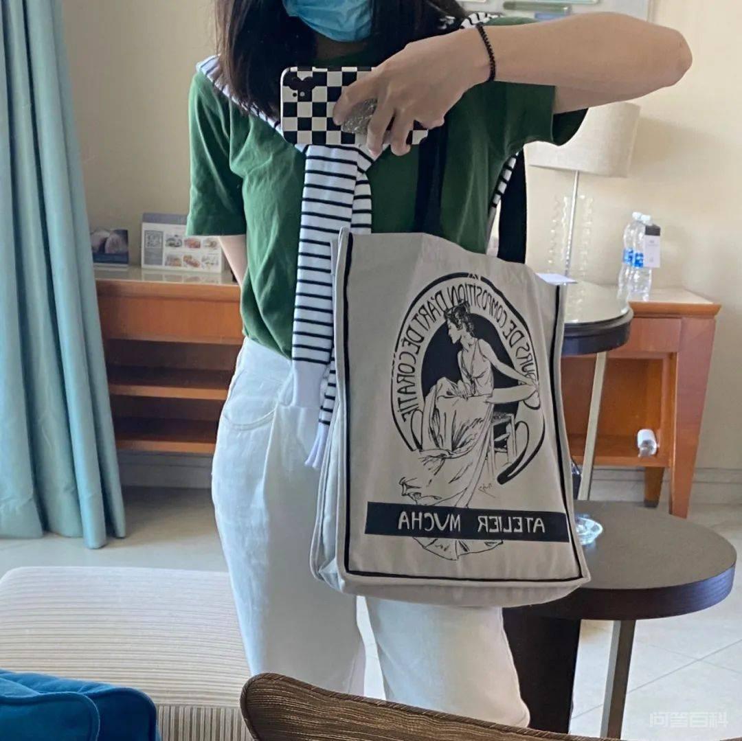 译儒穿这套小背心的造型超受欢迎