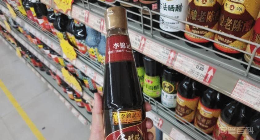 买醋时,先别看价钱贵贱,只要瓶子上有这串“符号”,都是勾兑醋 小暑一到