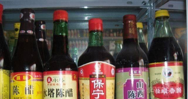 买醋时,先别看价钱贵贱,只要瓶子上有这串“符号”,都是勾兑醋 醋的选择也非常重要