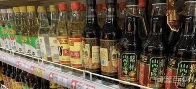 买醋时,先别看价钱贵贱,只要瓶子上有这串“符号”,都是勾兑醋 同题参见醋的品牌非常多