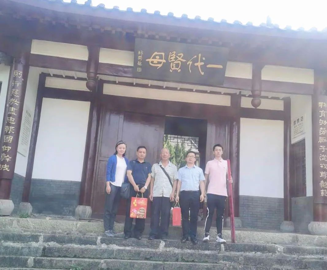 南昌岳飞后裔第27世孙岳峻携家人